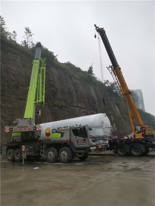 资兴市“不怕风雨冻”—— 吊车的 “恶劣环境适应” 技术